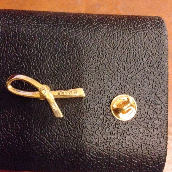 Women's Soft Pink Breast Cancer Awareness  PinW/ Gold Tone heart. VINTAGE Avon - Picture 4 of 4